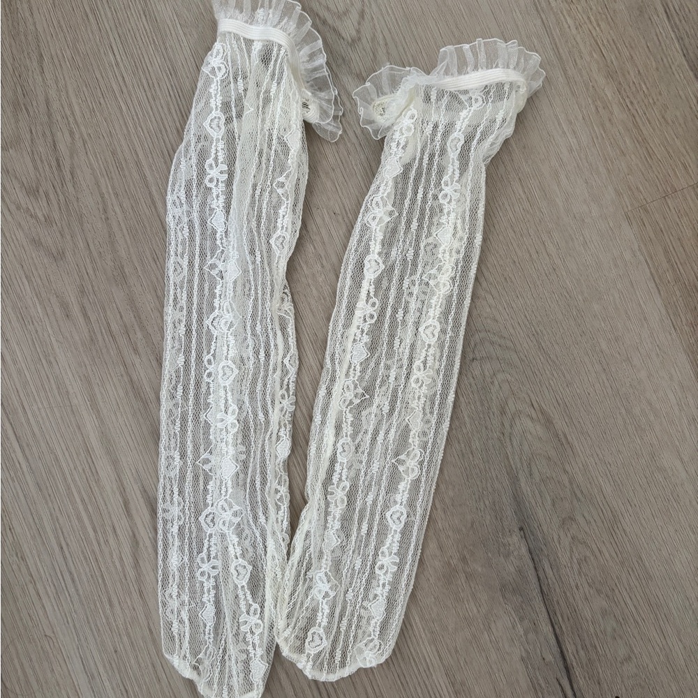 Forever 21 Sheer Lace Ankle-High Socks in White - Women Intimates